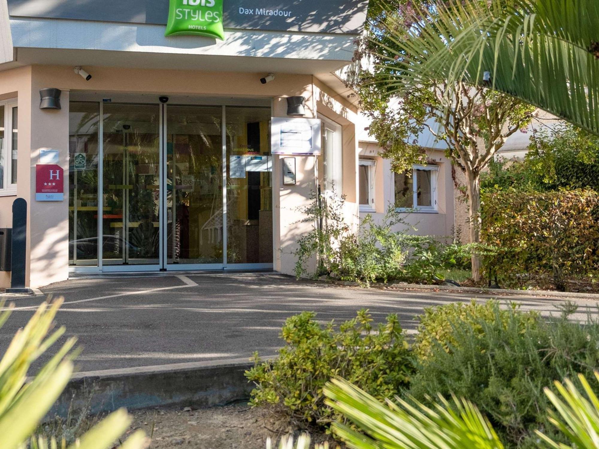 Hotel Ibis Styles Dax Centre Esterno foto